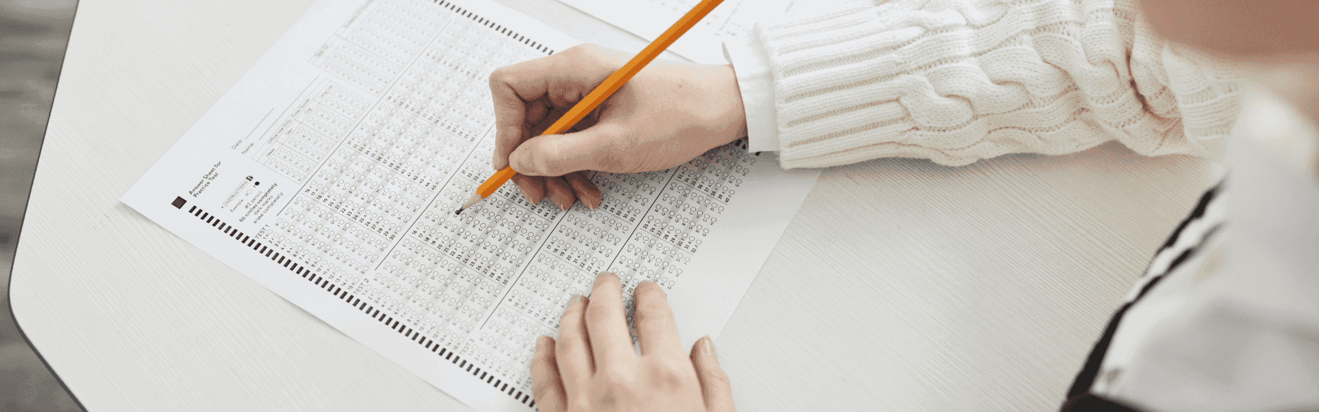 Verschiedene Wege führen zur Steuerberaterprüfung.